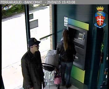Uno dei fotogrammi che hanno permesso di identificare il rapinatore
