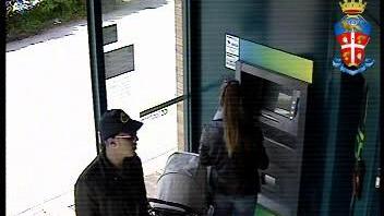 Uno dei fotogrammi che hanno permesso di identificare il rapinatore
