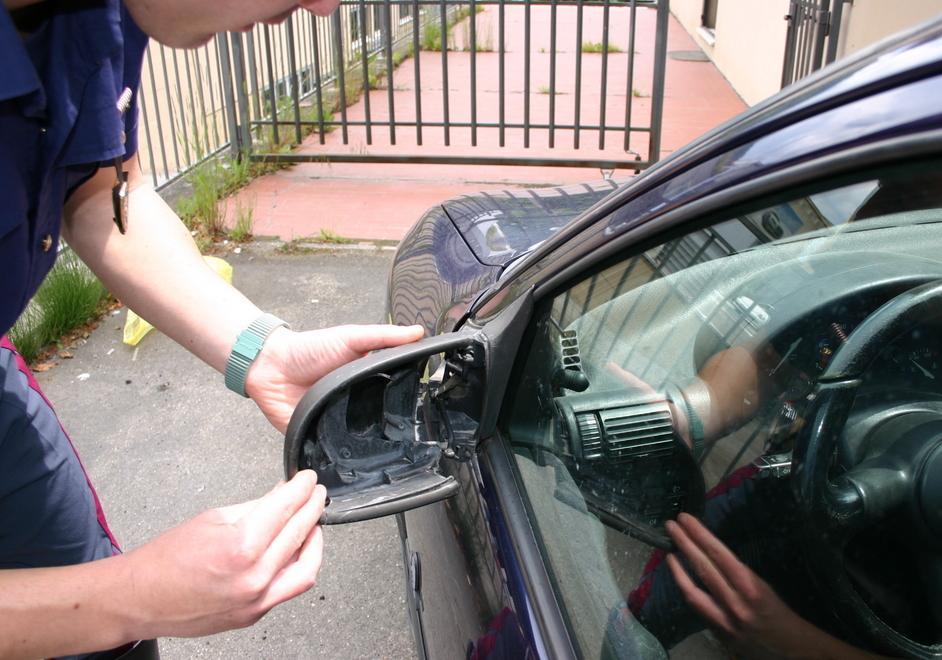Truffa dello specchietto, a Reggio Emilia una coppia nei guai 