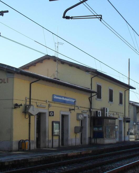Negozi di vicinato dentro la stazione di San Romano