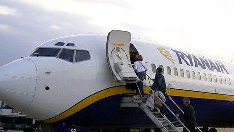 Alghero, voli annullati all’improvviso: passeggeri furibondi