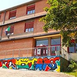 La sede delle scuole medie Montecuccoli di Pavullo dove la ragazzina si è sentita male