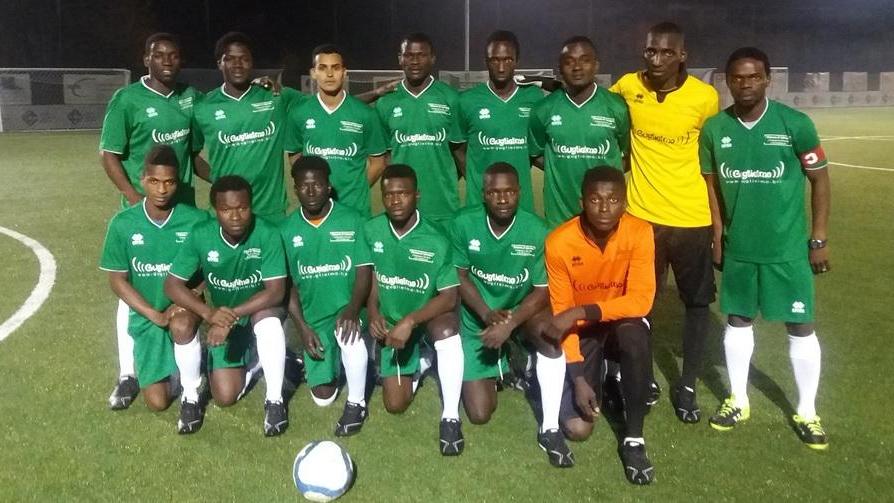 A Reggio Emilia i profughi giocano a calcio nel «Mare Nostrum»
