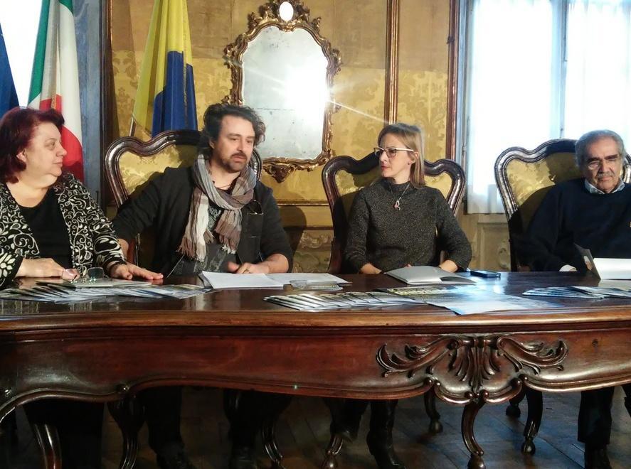 La canzone dialettale si sfida al Monzani di Modena in nome dei bambini 