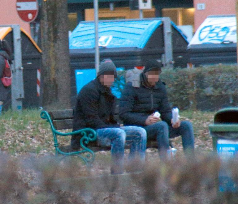 Condannato 48 ore prima a Modena: spaccia accanto ai bimbi 