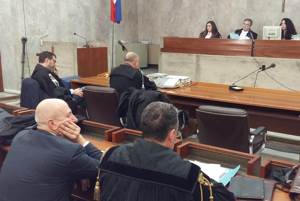 Schettino malato, rinviati i due processi 