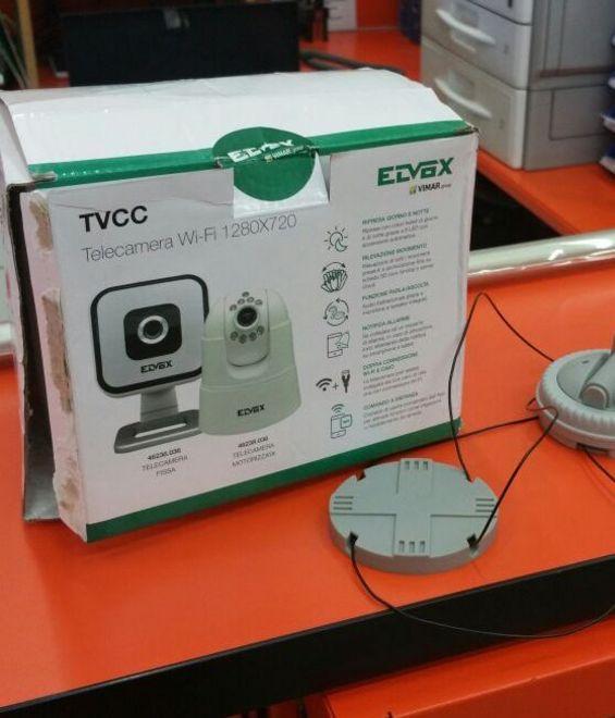 Furto e pugni a un vigilante, accusato di rapina impropria