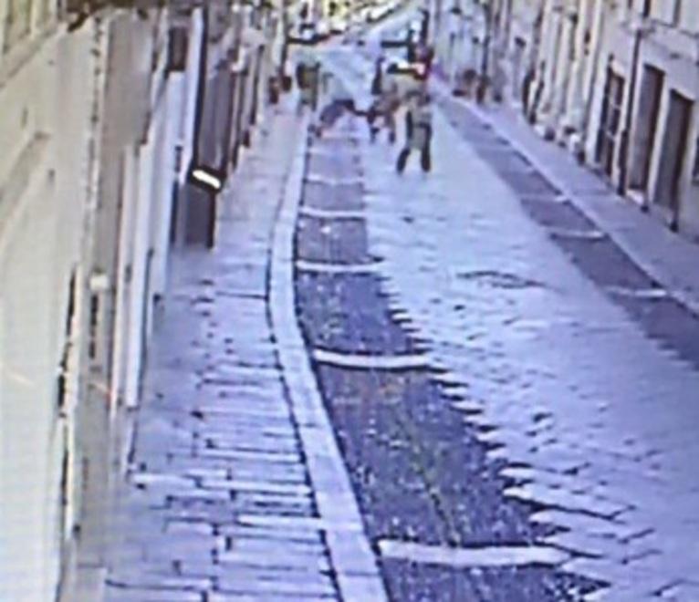 Sassari, scippo davanti ai passanti spaventati 
