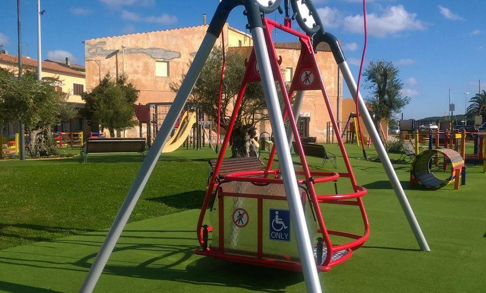 Un’altalena per bimbi disabili