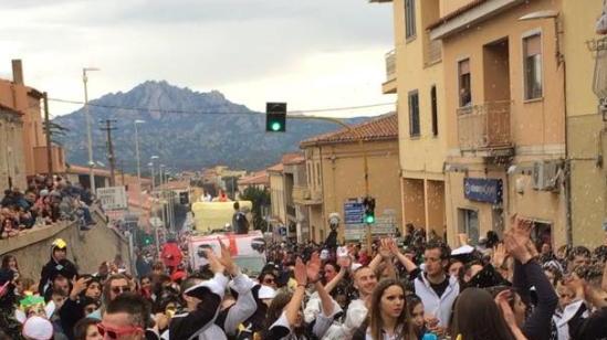Carnevale con 3 sfilate e un maxi gazebo per le notti danzanti