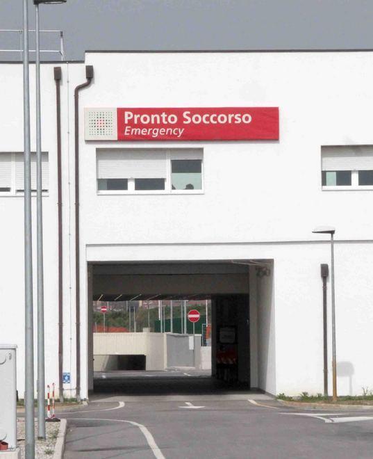 Scontro alla rotatoria di San Giorgio Grave una ragazza sbalzata dallo scooter 