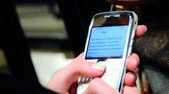 Imbianchino ruba il telefonino durante i lavori