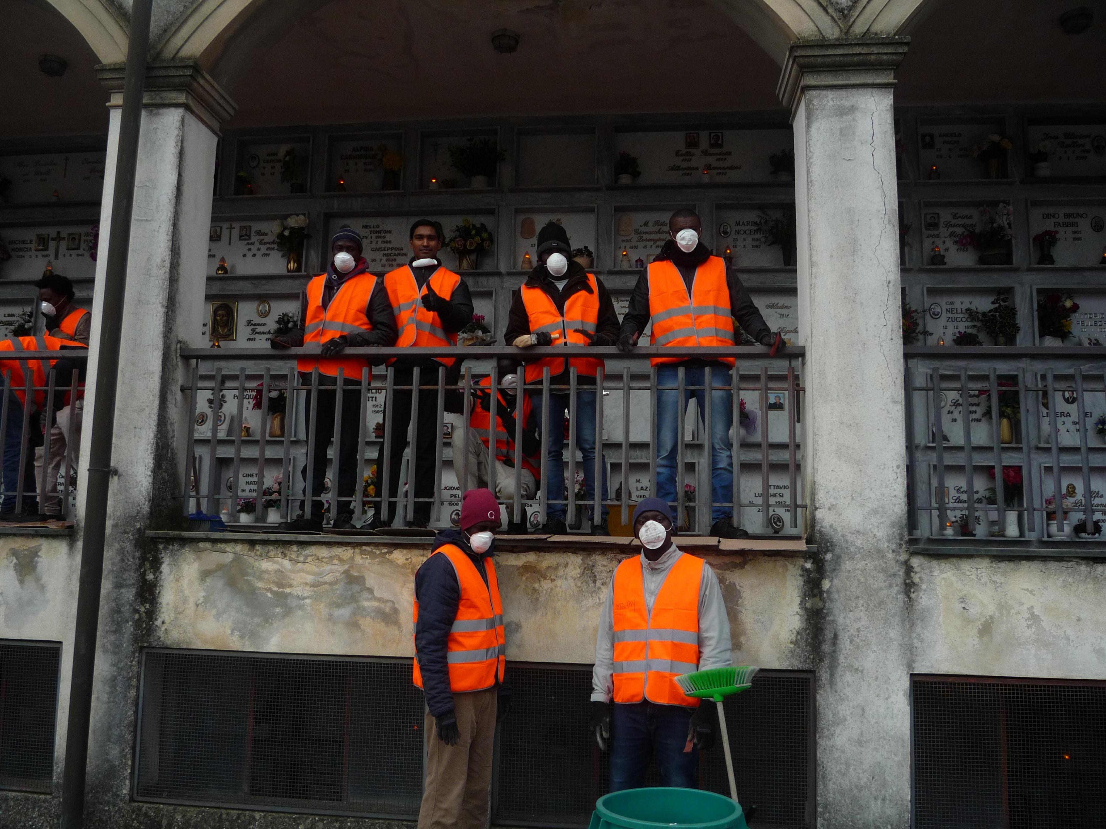 Manutenzione al cimitero di Buggiano con i rifugiati 