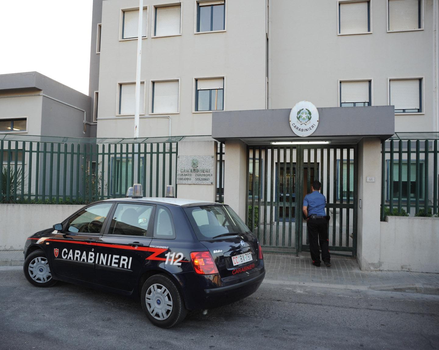 Cagliari, sesso con l'alunna 13enne: incastrato dagli sms scoperti dalla madre