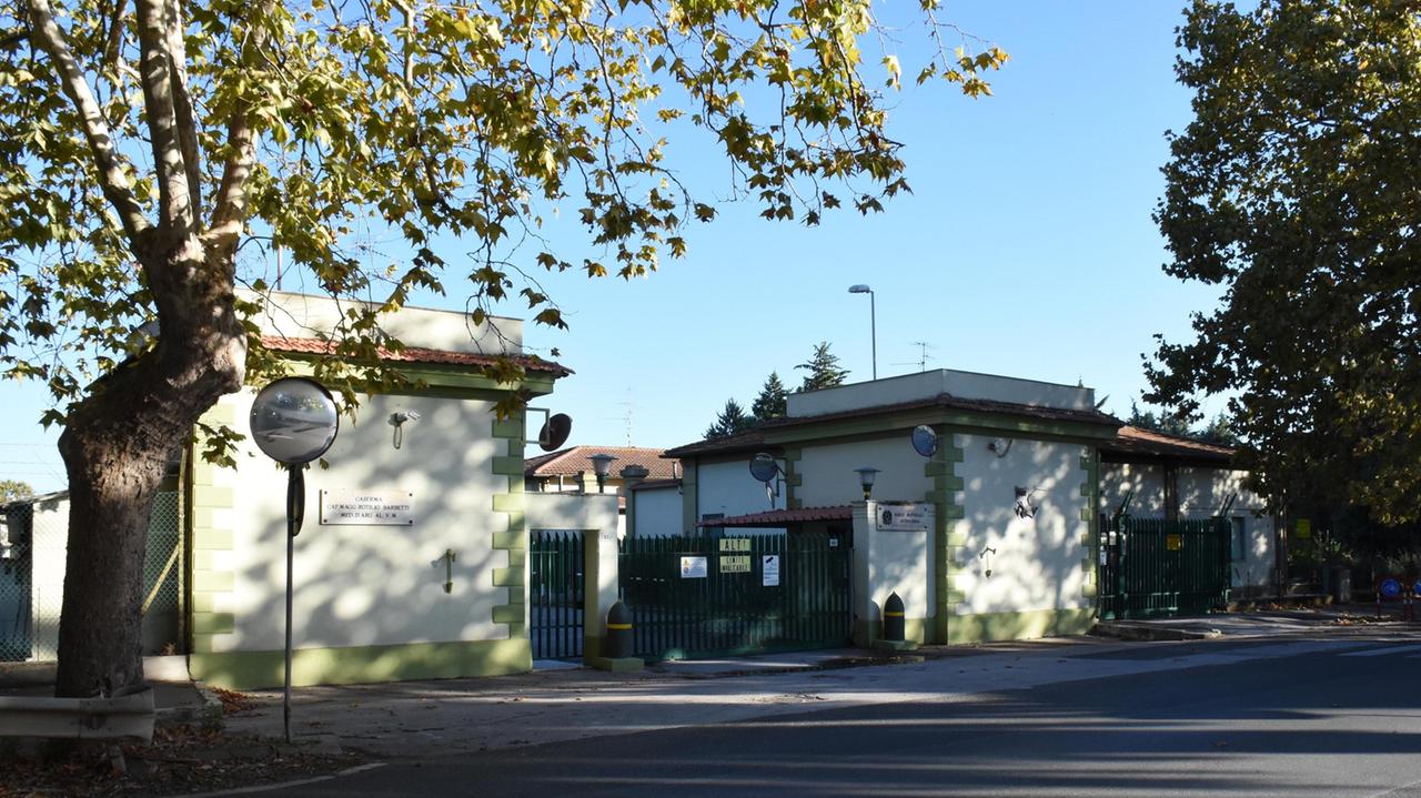La caserma Barbetti di via Senese, meglio conosciuta come deposito di artigliera Ansaldo (foto Bf)