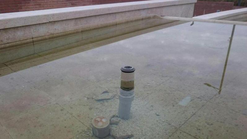 E anche la fontana è finita ko