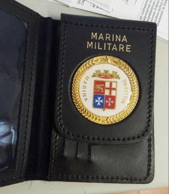 Prof si spaccia per cappellano militare 
