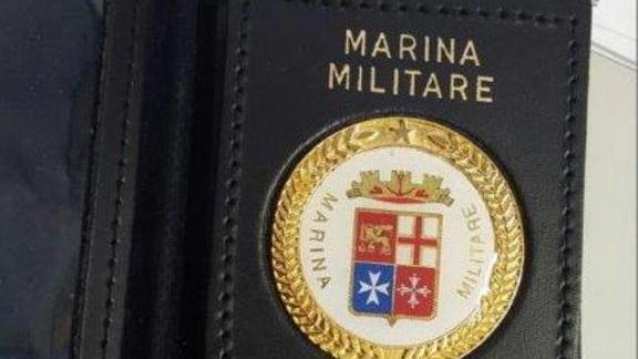 Prof si spaccia per cappellano militare