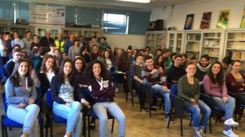 Gli studenti del liceo a lezione di soccorso