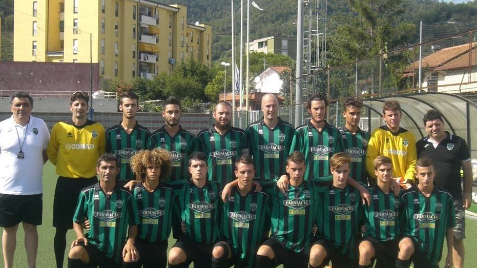 Apuania scappa, Serricciolo rincorre