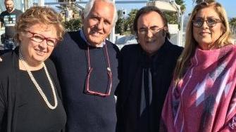 Al Bano e Romina in un bar del Poetto