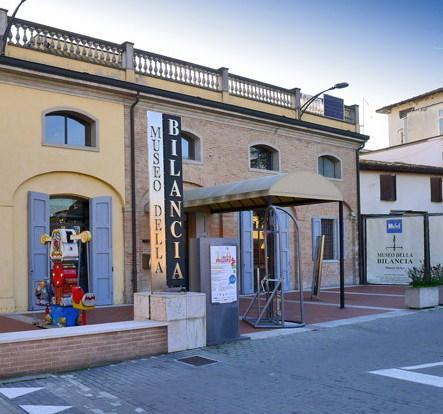 Passione a due ruote: al museo della Bilancia parla un poeta della bici