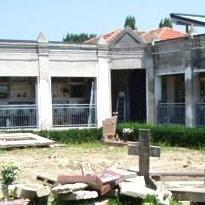 I vandali scatenati al cimitero di Rivara Si accaniscono sulla tomba di un bimbo