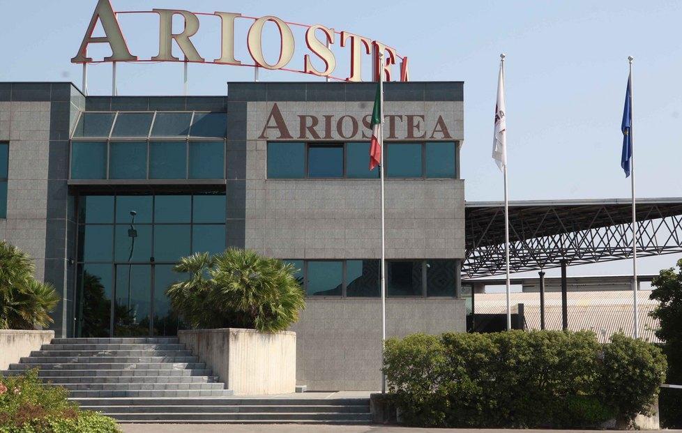 Operaio colpito da un grosso tubo 