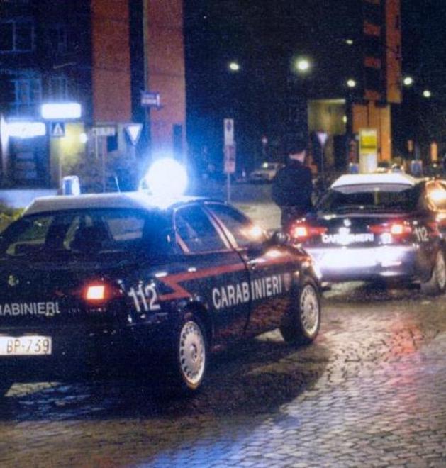 Palpeggia una studentessa, arrestato 