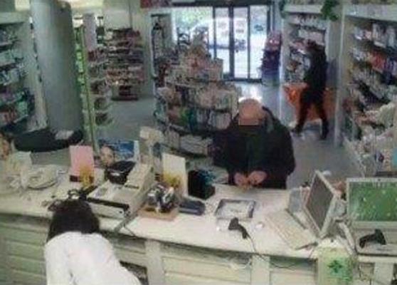Farmacia subisce un furto e mette il video su Facebook 