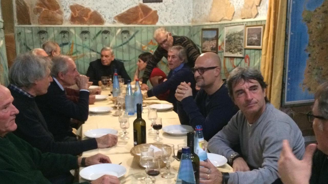 Gli eroi del Cagliari dello scudetto si ritrovano a cena alla Marina