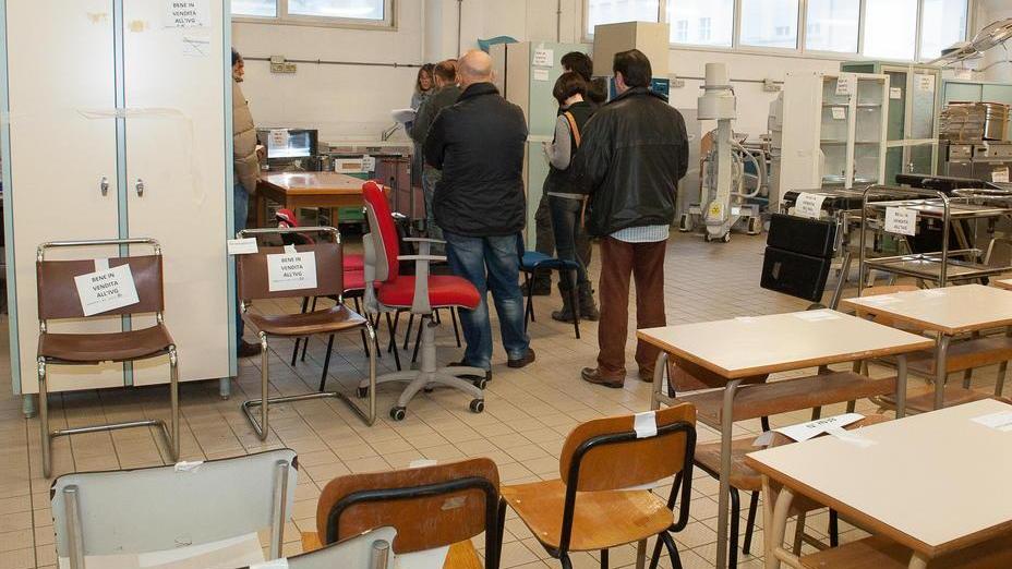 All’asta gli arredi dell’ospedale