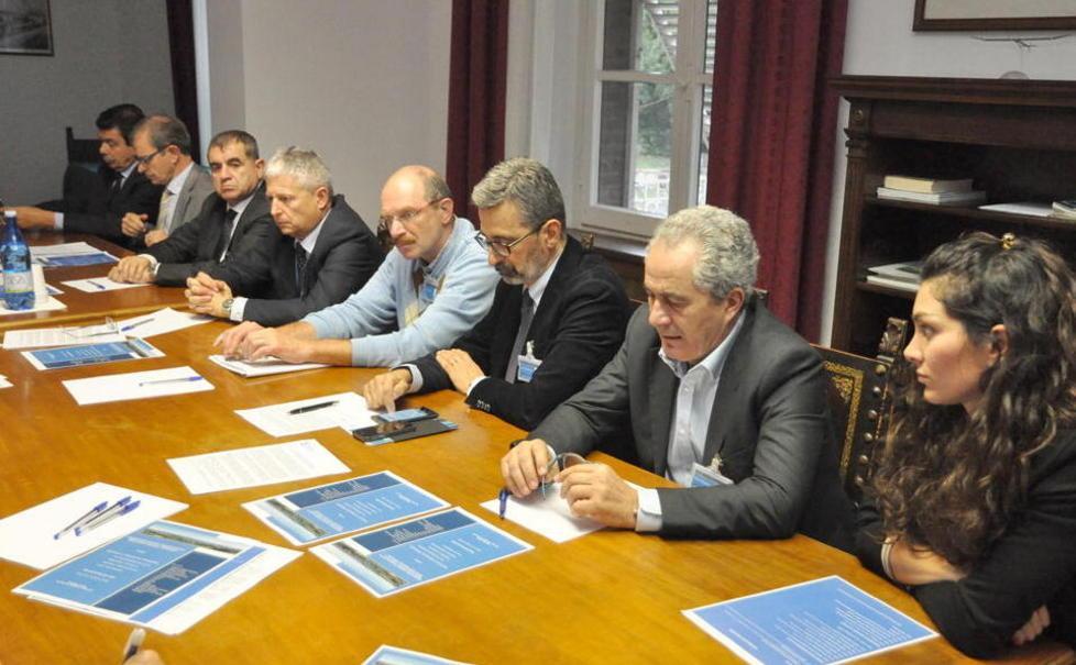 Il tavolo dei relatori per la prsentazione del progetto "La valorizzazione del parco industriale" (foto Falorni)