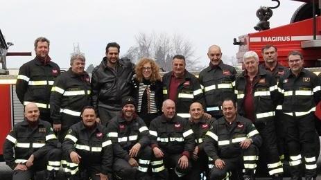 Rosanna, salvata all’Aquila ha riabbracciato i vigili del fuoco