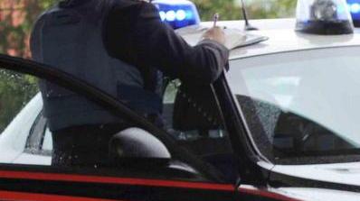Trovato con la cocaina, giovane di 24 anni reagisce al controllo dei carabinieri