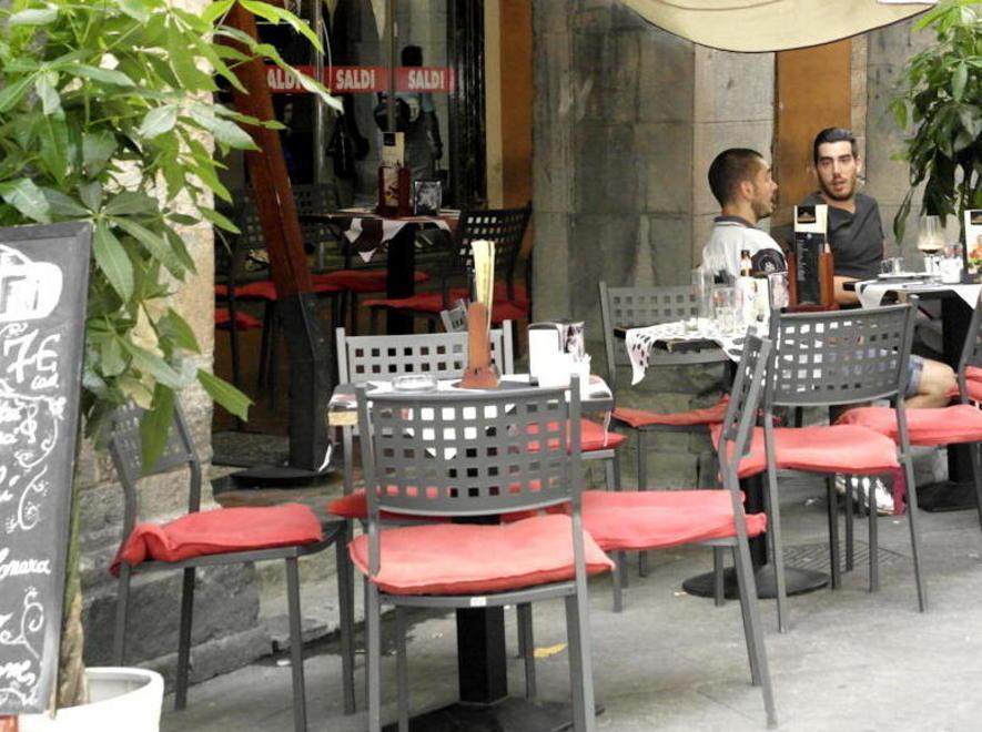 Stop a bar e alimentari in centro: ora c’è l’ok 