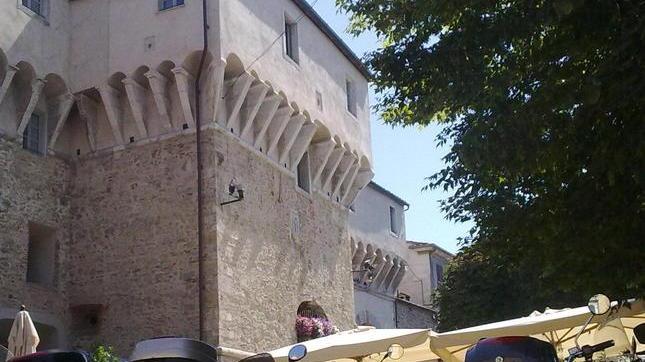 Stop alla sosta in piazza Carducci per le festività