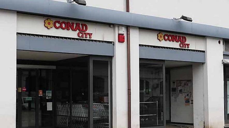 «Non chiudete il Conad» I clienti si mobilitano