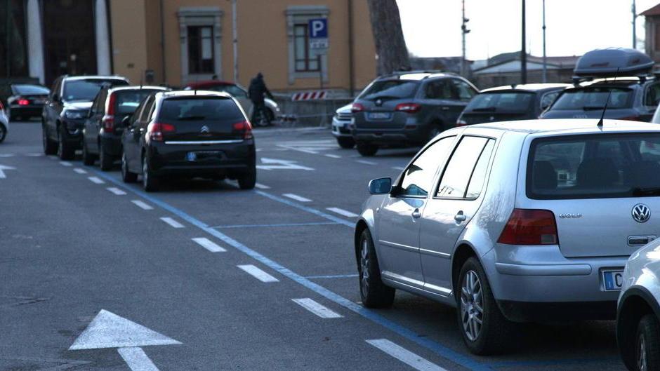 Via le auto dal centro Tutti in bus già da marzo