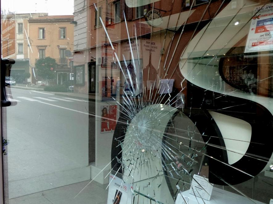 Vandalismo e violenza, bande che si divertono a distruggere
