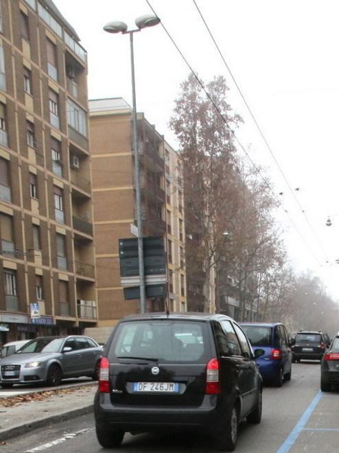 Via Giardini, coi led si vede meglio 