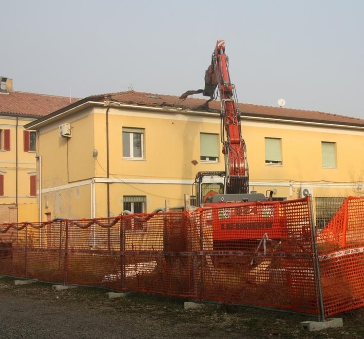 Cominciata la demolizione dell’ex consultorio pediatrico