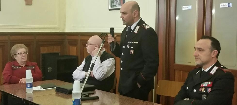 «Se avete sospetti chiamate i carabinieri»