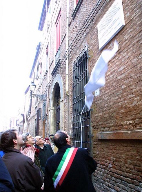 Ecco il Bassani insegnante nella scuola di via Vignatagliata 