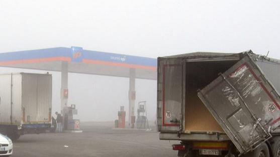 Incastrato nell’abitacolo del tir