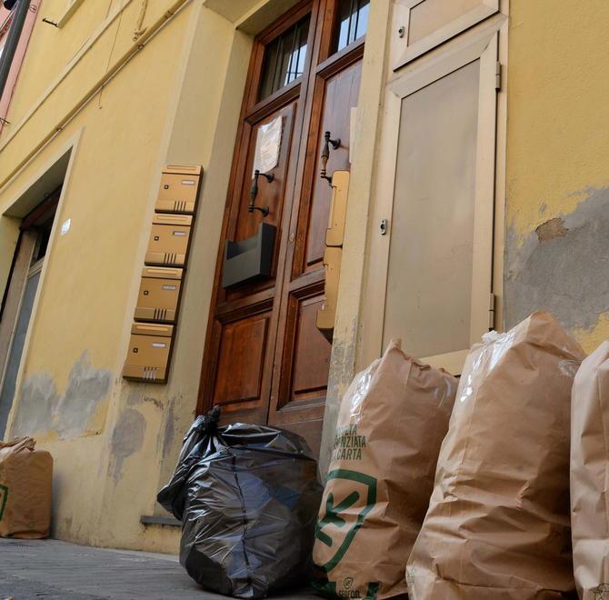 Frena il porta a porta nel centro storico Sette assunzioni al palo 