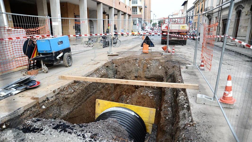 Lavori a una conduttura idrica (foto d'archivio)