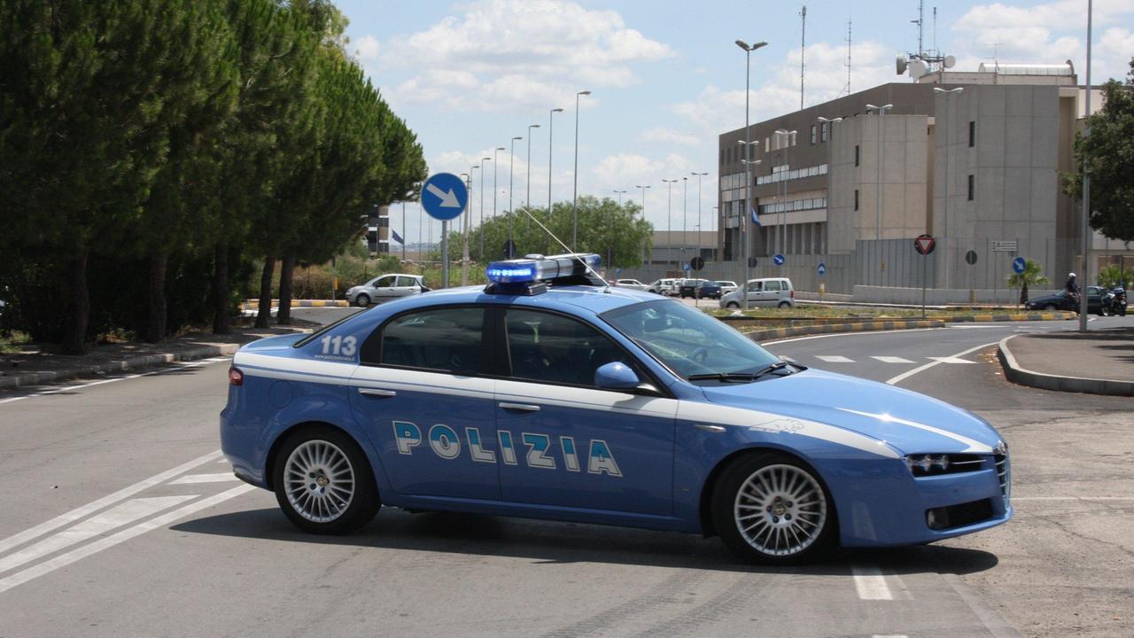 Un'auto della polizia