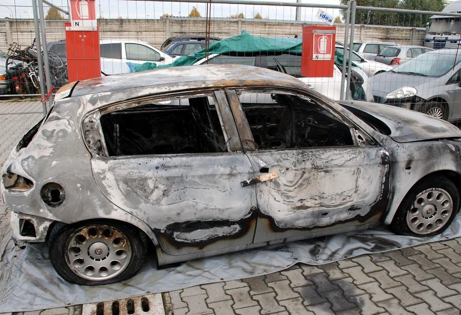 L'Alfa 147 di Soelia distrutta dalle fiamme lo scorso 9 ottobre