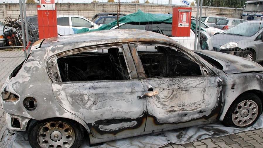 L'Alfa 147 di Soelia distrutta dalle fiamme lo scorso 9 ottobre